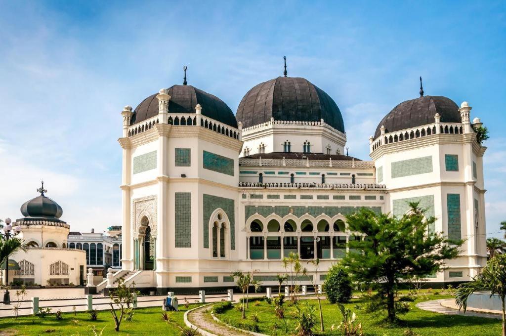 Grand Kanaya Hotel Medan Exterior foto
