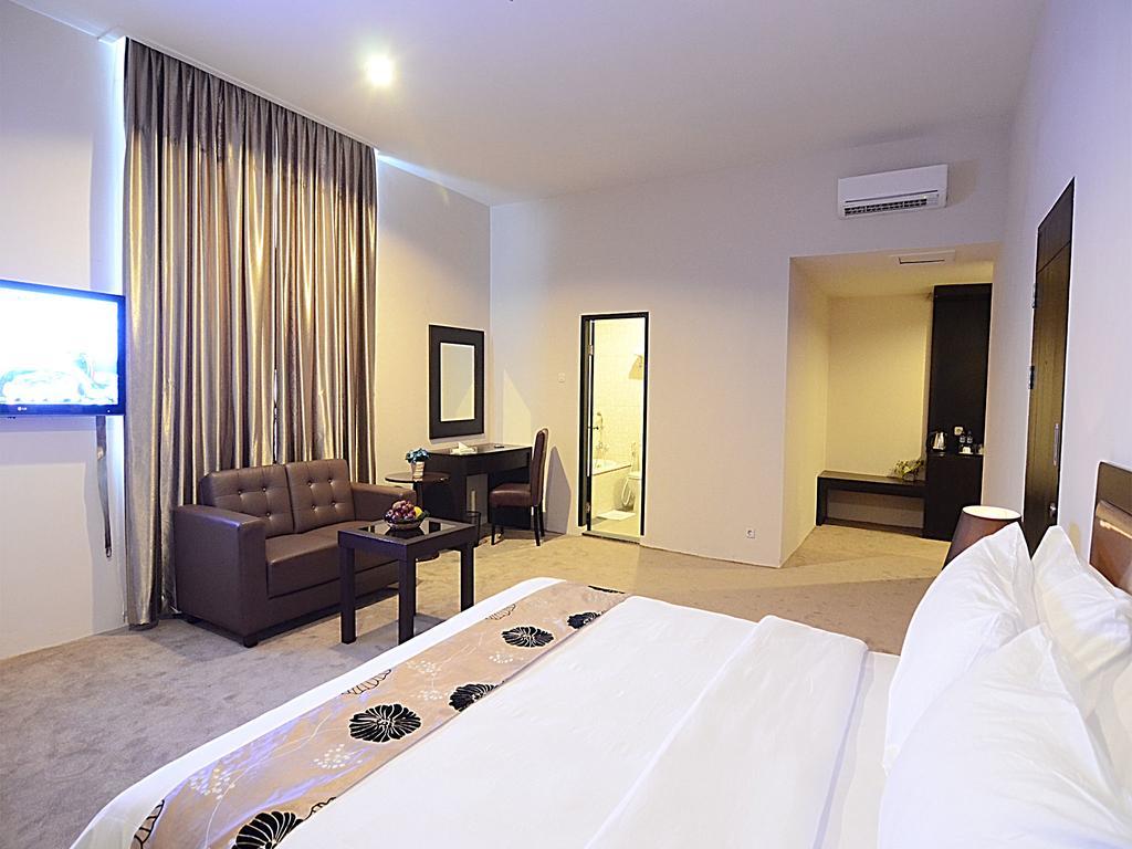 Grand Kanaya Hotel Medan Exterior foto