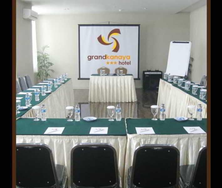 Grand Kanaya Hotel Medan Exterior foto