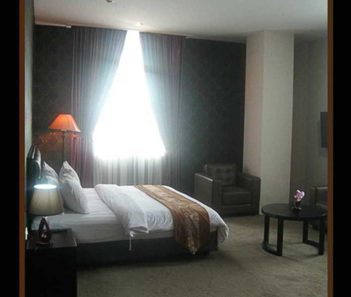 Grand Kanaya Hotel Medan Exterior foto