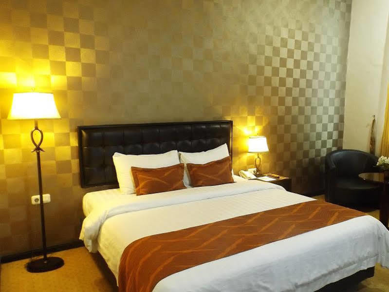 Grand Kanaya Hotel Medan Exterior foto