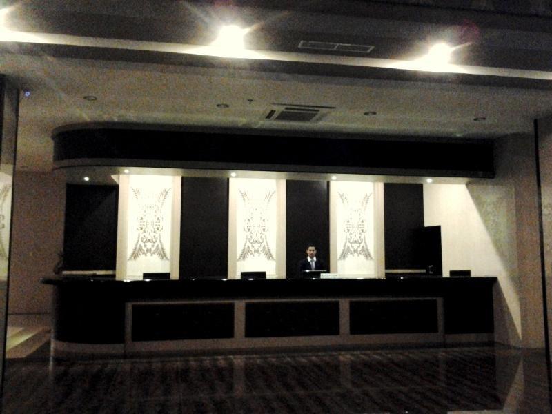 Grand Kanaya Hotel Medan Exterior foto
