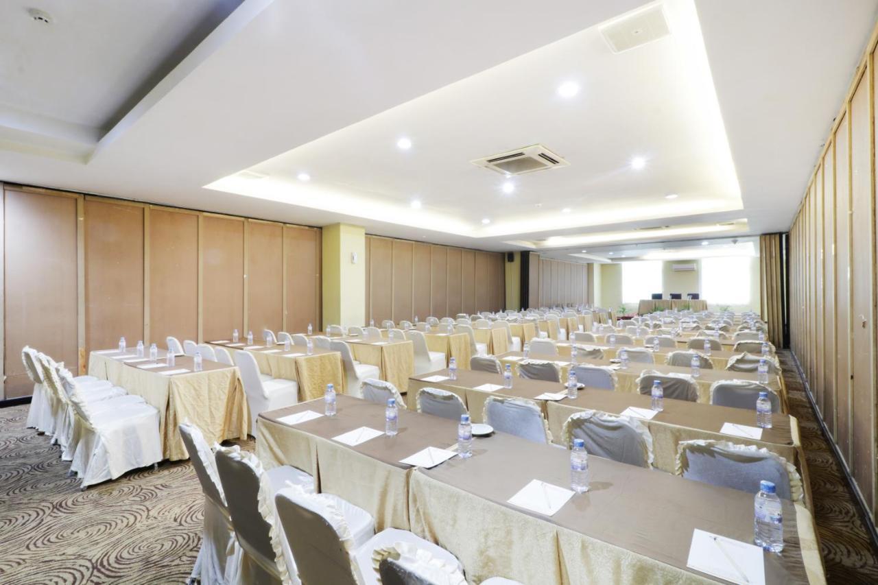 Grand Kanaya Hotel Medan Exterior foto