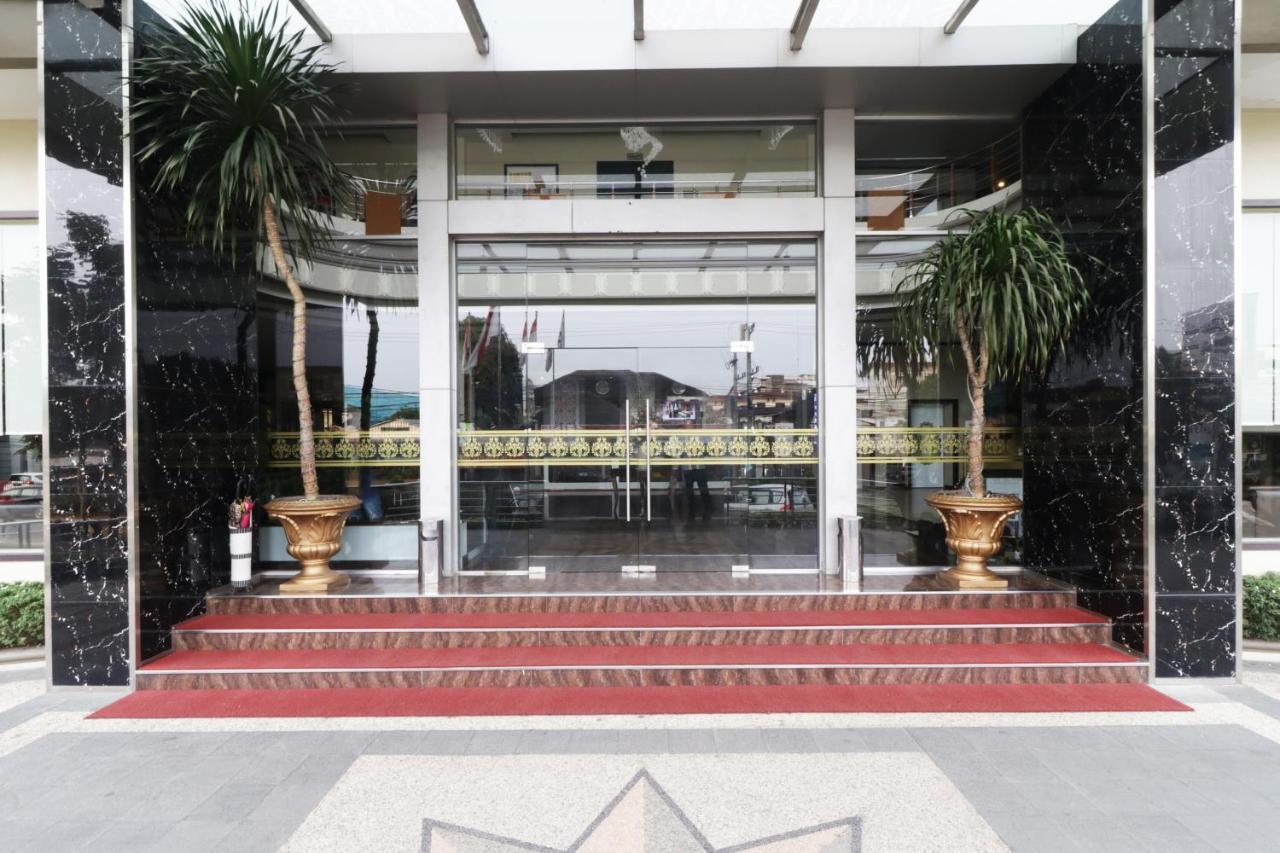 Grand Kanaya Hotel Medan Exterior foto