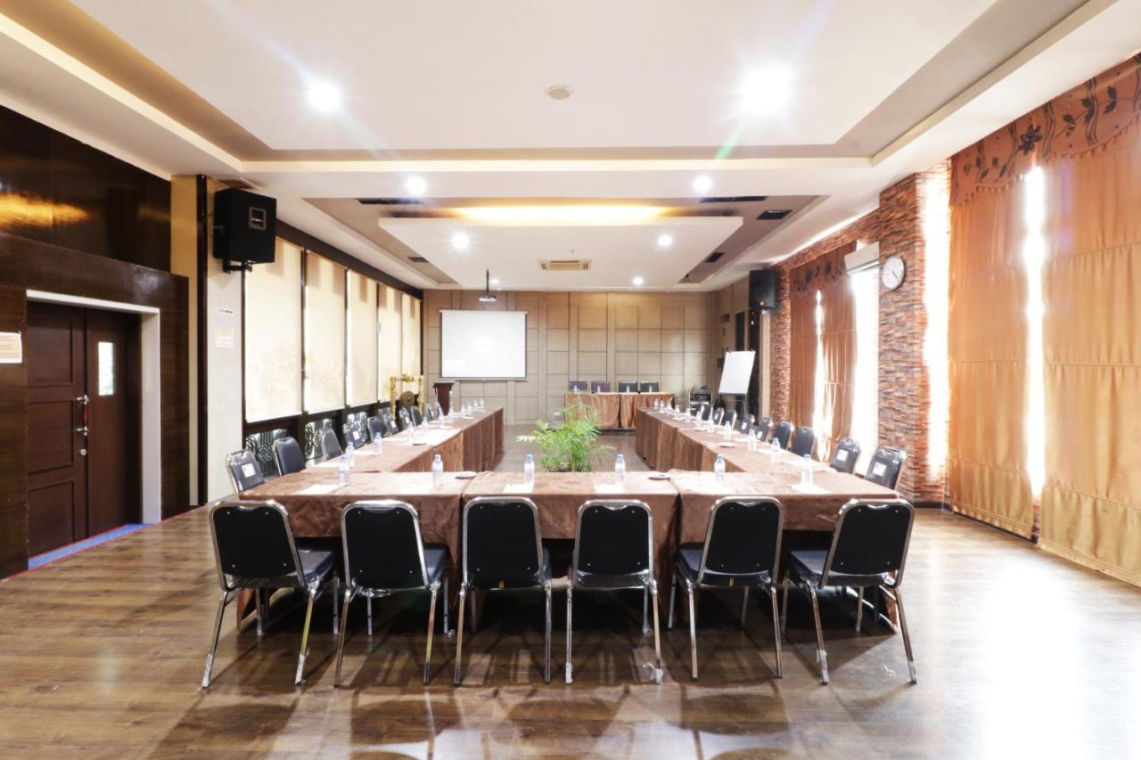 Grand Kanaya Hotel Medan Exterior foto