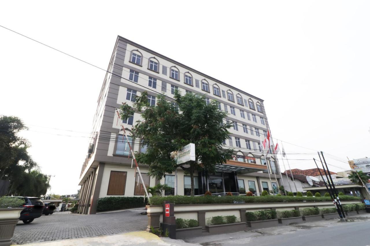 Grand Kanaya Hotel Medan Exterior foto