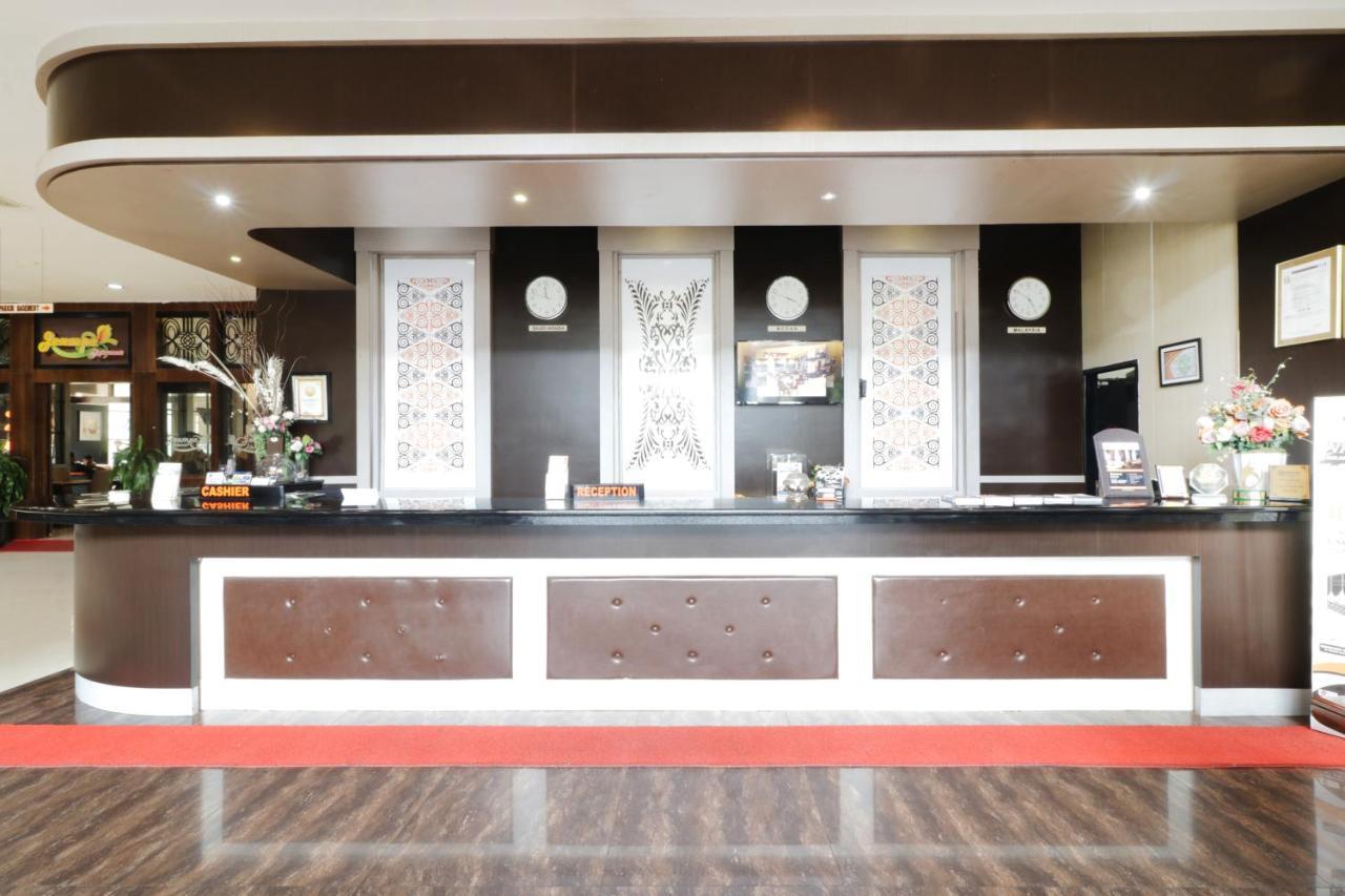 Grand Kanaya Hotel Medan Exterior foto