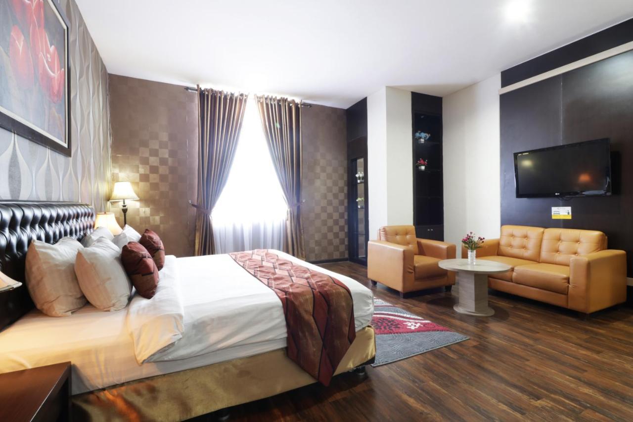 Grand Kanaya Hotel Medan Exterior foto
