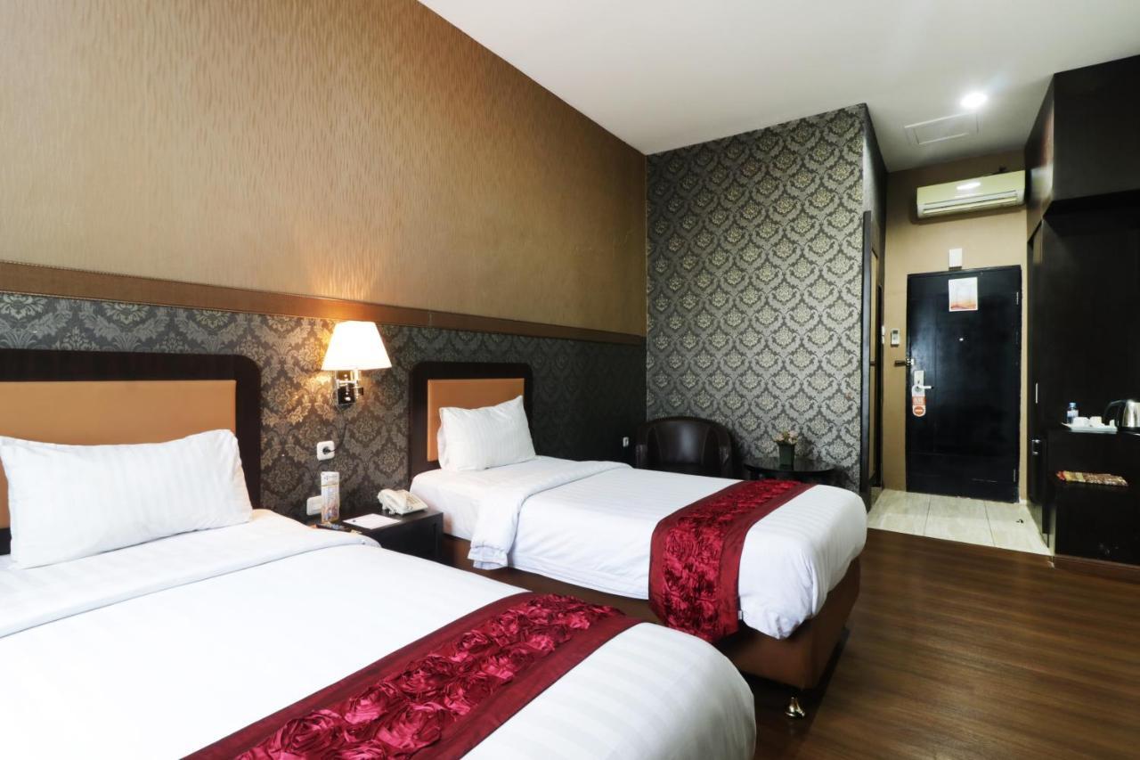 Grand Kanaya Hotel Medan Exterior foto