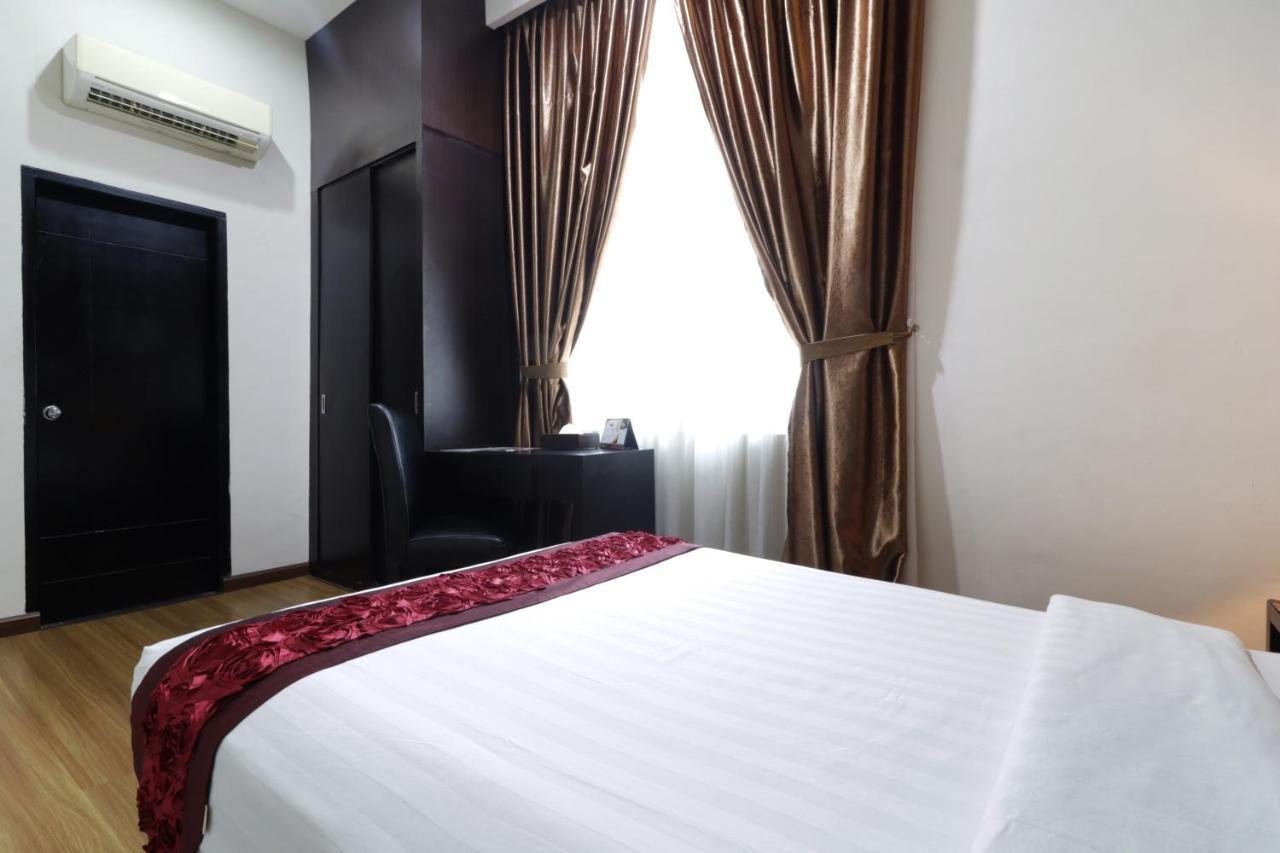 Grand Kanaya Hotel Medan Exterior foto