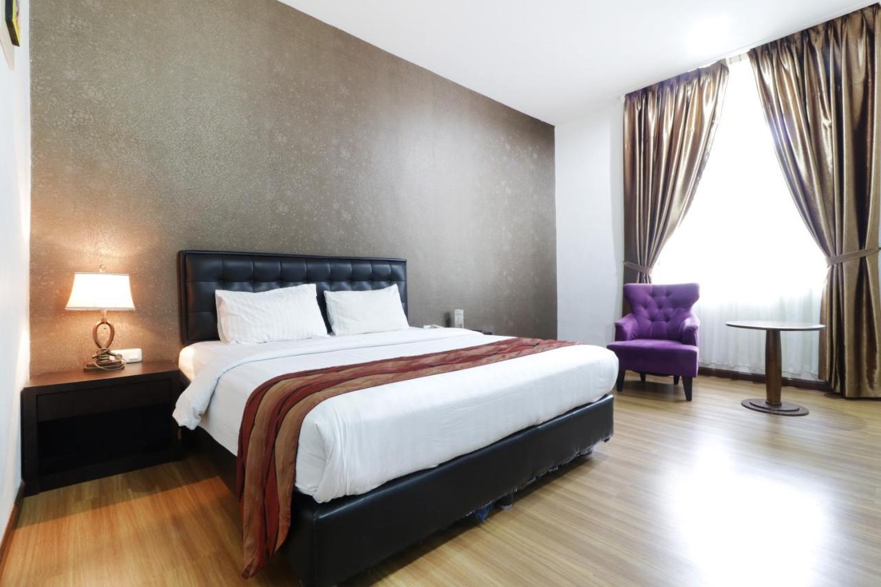 Grand Kanaya Hotel Medan Exterior foto