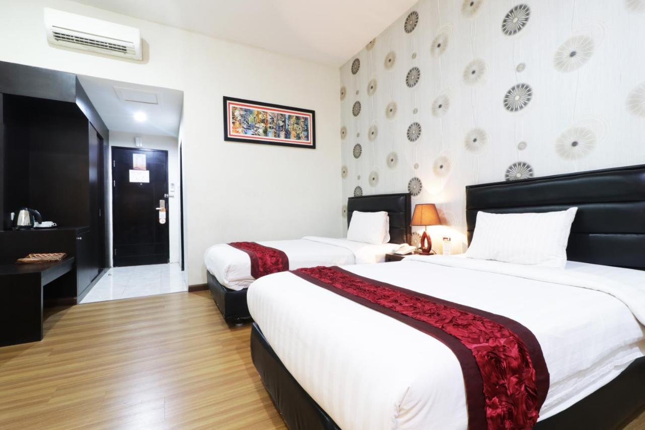 Grand Kanaya Hotel Medan Exterior foto