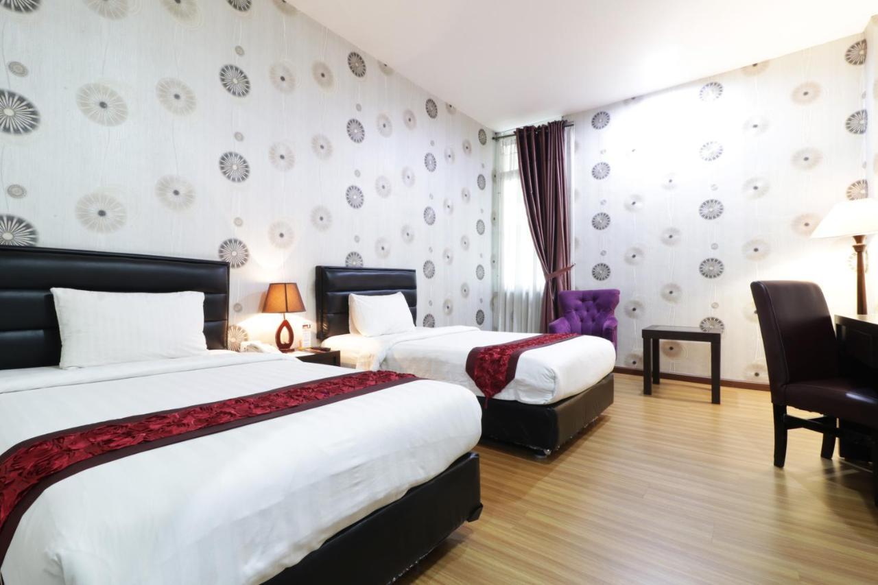 Grand Kanaya Hotel Medan Exterior foto