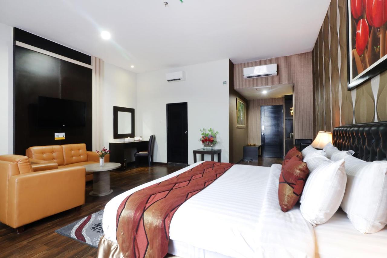 Grand Kanaya Hotel Medan Exterior foto