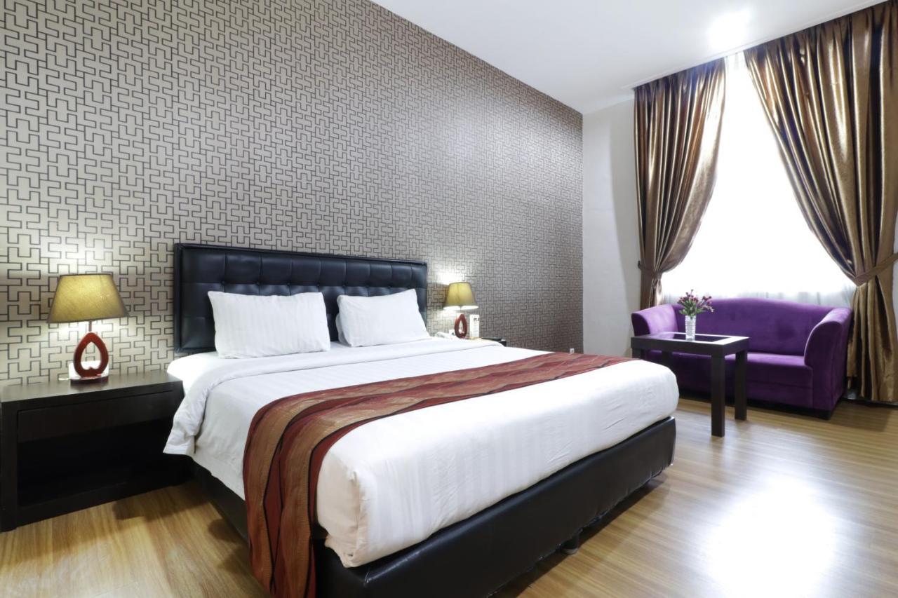 Grand Kanaya Hotel Medan Exterior foto