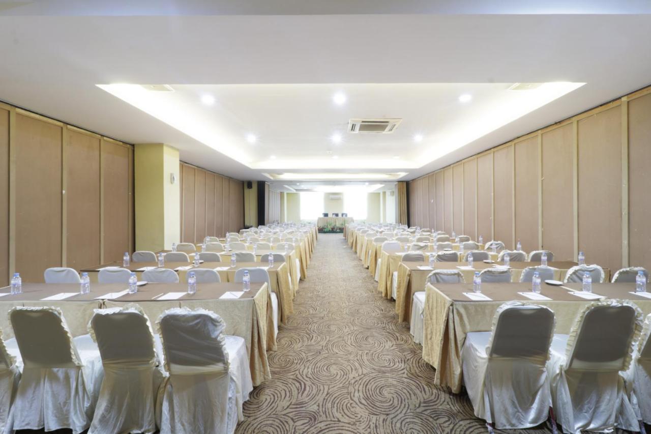 Grand Kanaya Hotel Medan Exterior foto