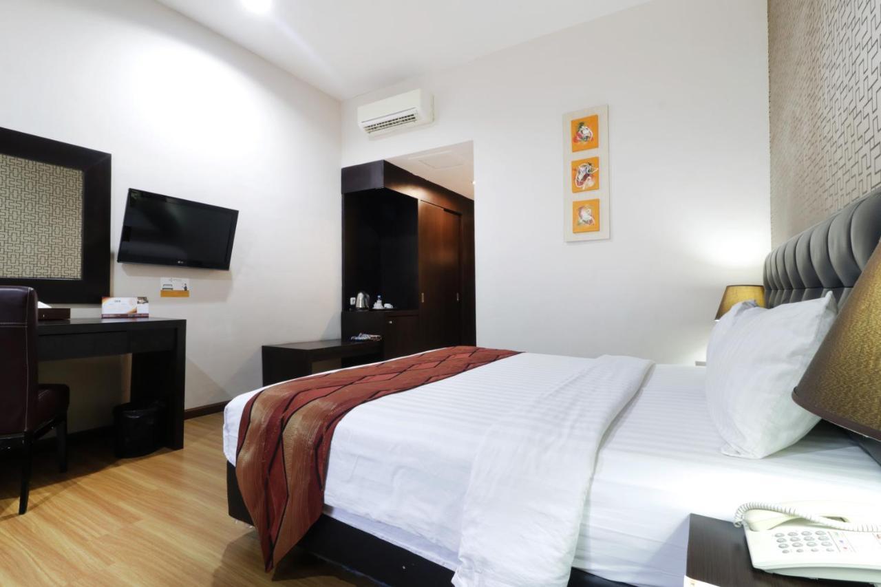Grand Kanaya Hotel Medan Exterior foto