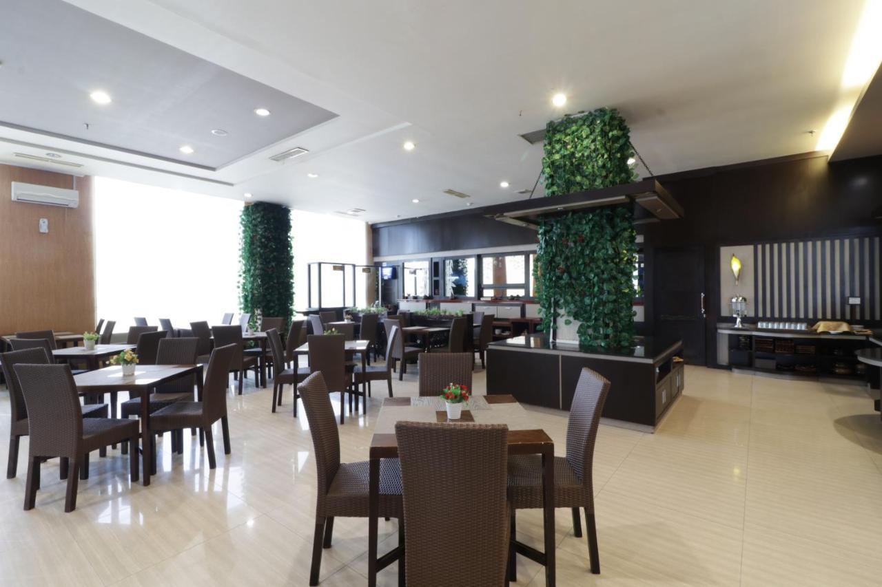 Grand Kanaya Hotel Medan Exterior foto